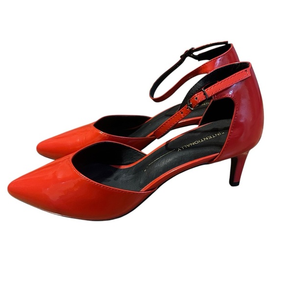 Intentionally Blank Red Patent Leather Pointy Toed Pumps Size 8 - Picture 3 of 5